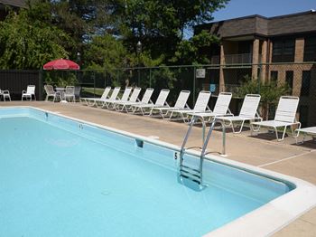 Invigorating swimming pool